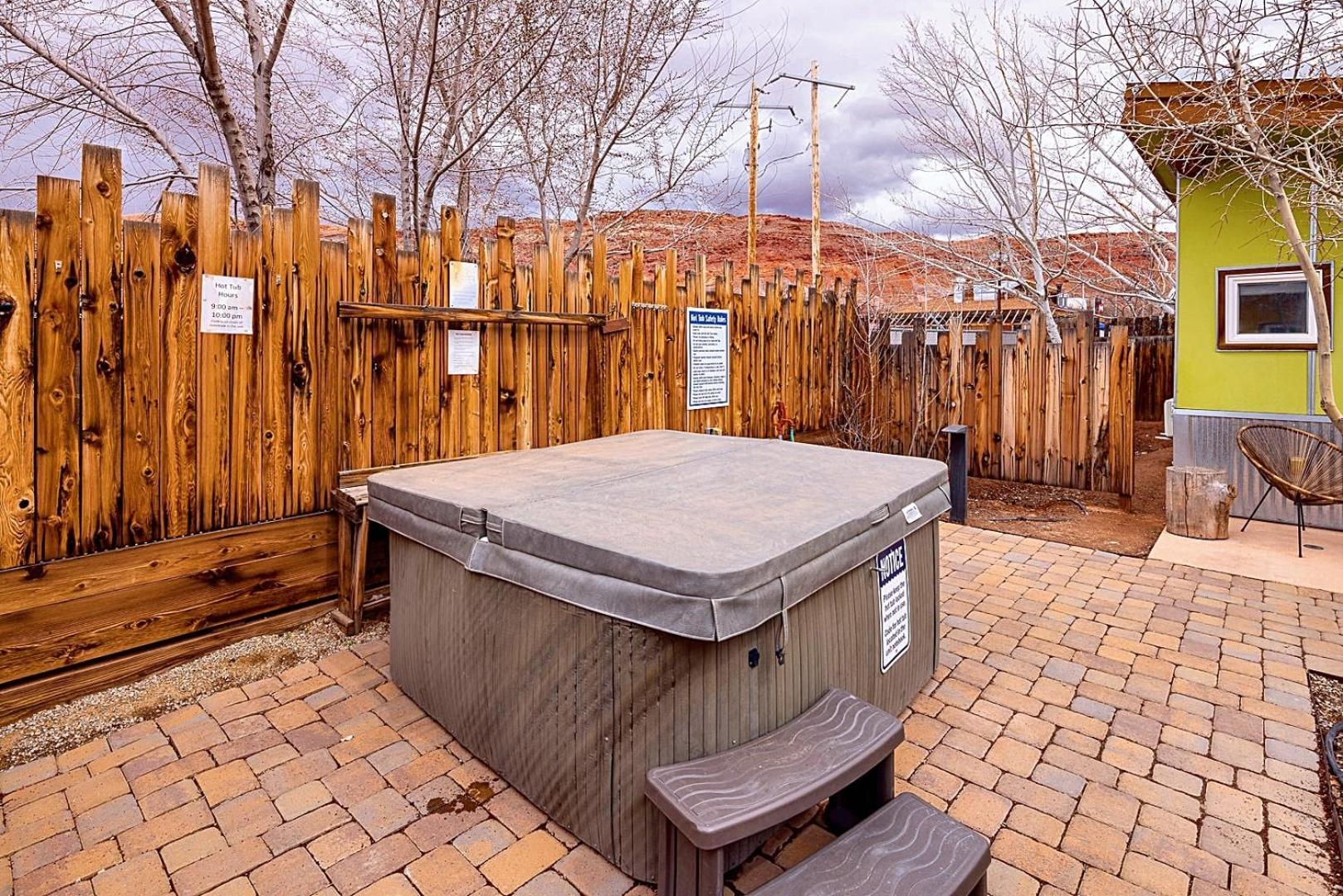 Downtown Kokopelli West 7 - Newly Remodeled Stylish Studio Moab Bagian luar foto
